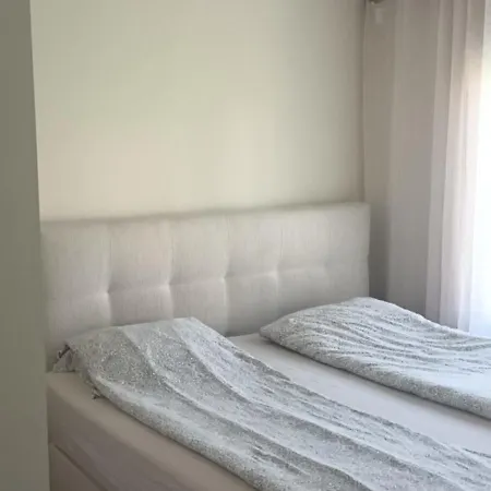 Sea View Apartment *
